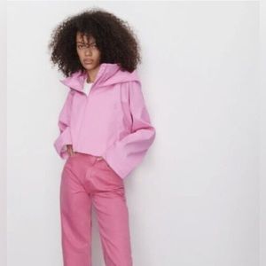 Adorable cropped hot pink hoodie!!